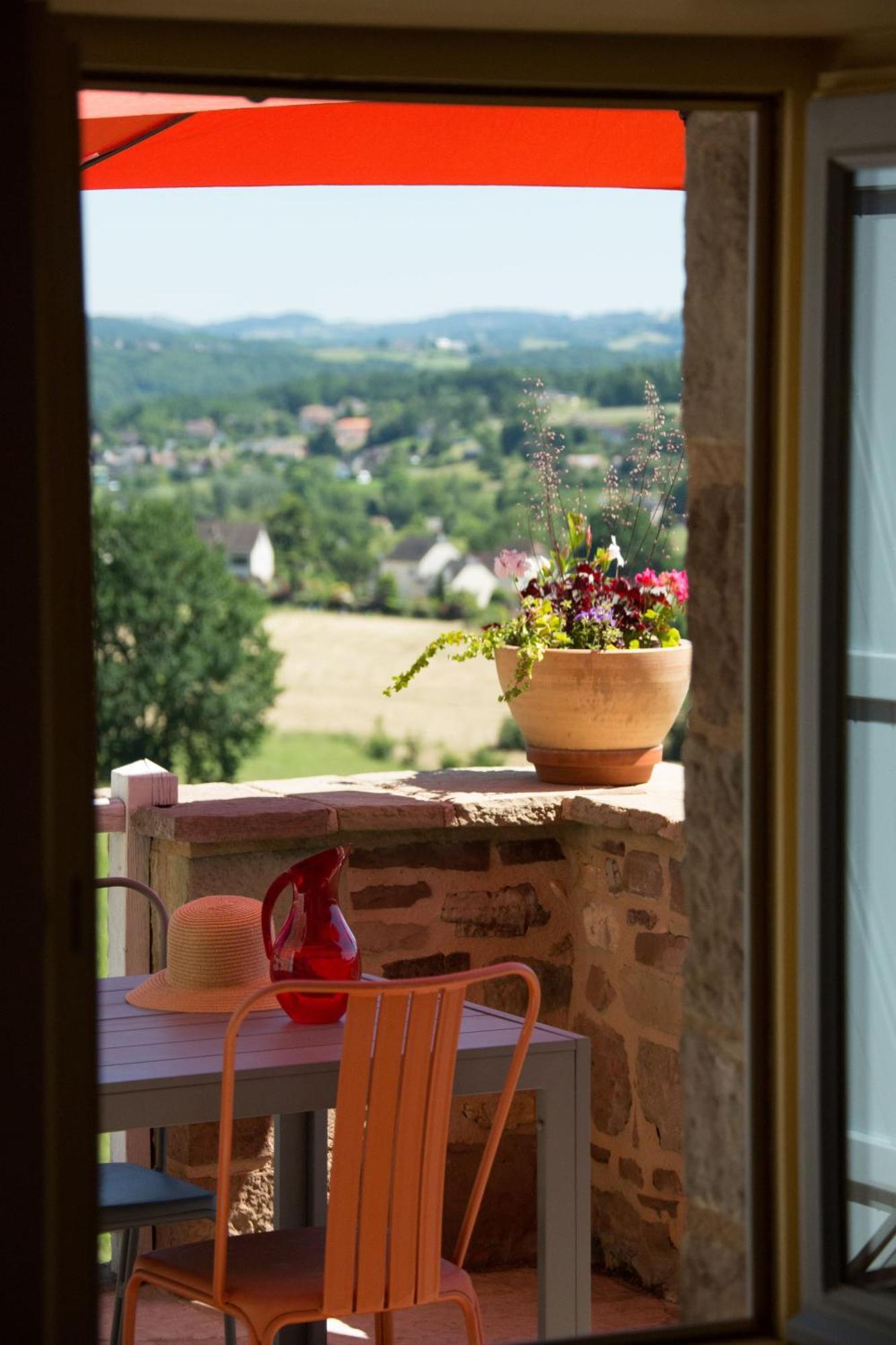 Gites La Maison Des Templiers Larche  Екстериор снимка